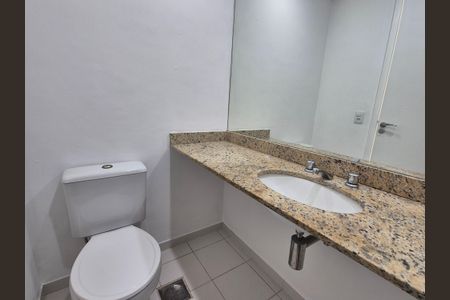 Apartamento para alugar com 70m², 2 quartos e 1 vaga Apartamento para alugar com 70m², 2 quartos e 1 vagaBanheiro da Suíte