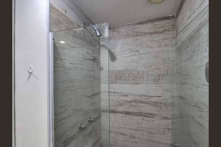 Apartamento para alugar com 70m², 2 quartos e 1 vaga Apartamento para alugar com 70m², 2 quartos e 1 vagaBanheiro da Suíte