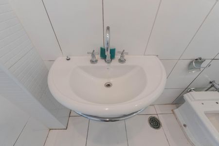 Apartamento à venda com 105m², 2 quartos e sem vaga Apartamento à venda com 105m², 2 quartos e sem vagaBanheiro