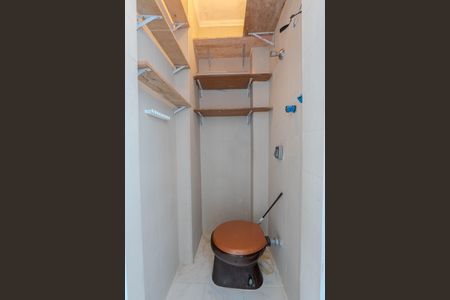 Apartamento à venda com 105m², 2 quartos e sem vaga Apartamento à venda com 105m², 2 quartos e sem vagaBanheiro de serviço