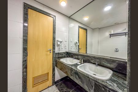 Studio à venda com 32m², 1 quarto e sem vaga Studio à venda com 32m², 1 quarto e sem vagaBanheiro Social