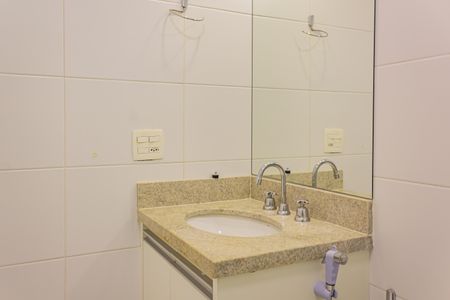 Apartamento à venda com 52m², 2 quartos e 2 vagas Apartamento à venda com 52m², 2 quartos e 2 vagasBanheiro da Suíte