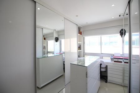 Apartamento à venda com 225m², 4 quartos e 2 vagasSuíte