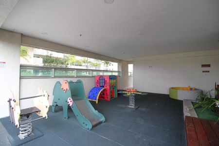 Apartamento à venda com 225m², 4 quartos e 2 vagasÁrea Comum - Playground