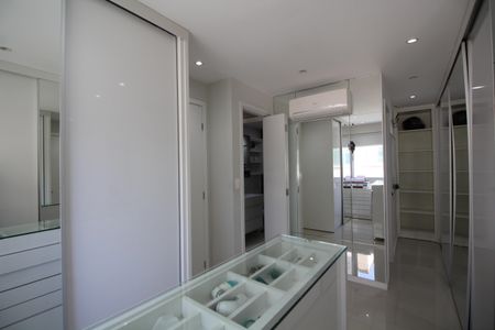 Apartamento à venda com 225m², 4 quartos e 2 vagasSuíte