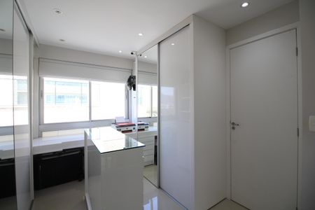 Apartamento à venda com 225m², 4 quartos e 2 vagasSuíte
