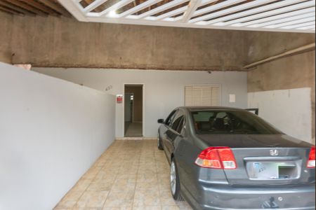 Casa à venda com 250m², 4 quartos e 3 vagas Casa à venda com 250m², 4 quartos e 3 vagasGaragem