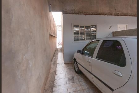 Casa à venda com 250m², 4 quartos e 3 vagas Casa à venda com 250m², 4 quartos e 3 vagasCasa 2- Garagem