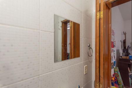 Casa à venda com 250m², 4 quartos e 3 vagas Casa à venda com 250m², 4 quartos e 3 vagasCasa 2- Banheiro