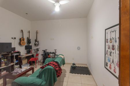 Casa à venda com 250m², 4 quartos e 3 vagas Casa à venda com 250m², 4 quartos e 3 vagasCasa 2- Sala