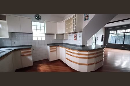 Casa à venda com 129m², 3 quartos e 2 vagas Casa à venda com 129m², 3 quartos e 2 vagasCozinha