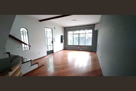 Casa à venda com 129m², 3 quartos e 2 vagas Casa à venda com 129m², 3 quartos e 2 vagasSala