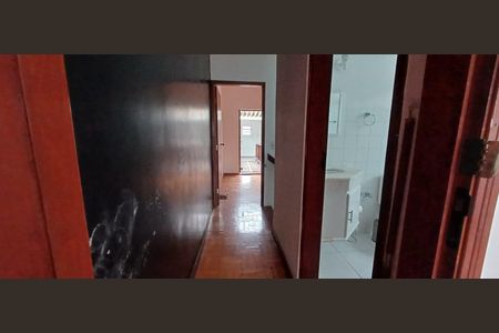 Casa à venda com 129m², 3 quartos e 2 vagas Casa à venda com 129m², 3 quartos e 2 vagasCorredor