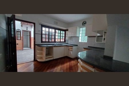 Casa à venda com 129m², 3 quartos e 2 vagas Casa à venda com 129m², 3 quartos e 2 vagasCozinha