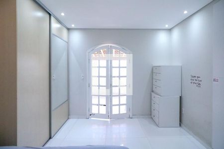 Casa à venda com 237m², 2 quartos e 2 vagas