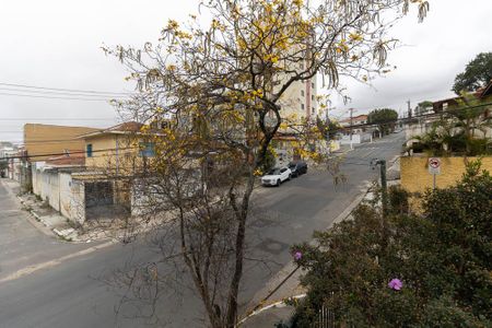 Casa à venda com 200m², 5 quartos e 1 vaga Casa à venda com 200m², 5 quartos e 1 vagaVista da Varanda do Quarto 2 da Casa 2