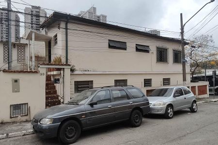 Casa à venda com 200m², 5 quartos e 1 vaga Casa à venda com 200m², 5 quartos e 1 vagaFachada