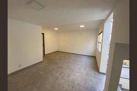 Sala de casa de condomínio para alugar com 5 quartos, 330m² em Anil, Rio de Janeiro