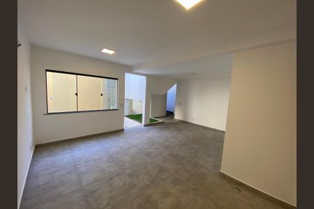 Casa de condomínio para alugar com 330m², 5 quartos e 2 vagasSala