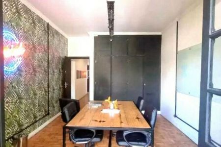 Casa à venda com 8 quartos, 250m² em Vila Madalena, São Paulo