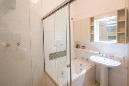 Casa para alugar com 315m², 5 quartos e 4 vagas Casa para alugar com 315m², 5 quartos e 4 vagasBanheiro