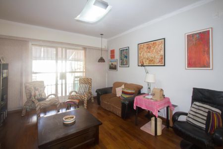 Casa para alugar com 315m², 5 quartos e 4 vagas Casa para alugar com 315m², 5 quartos e 4 vagasSala