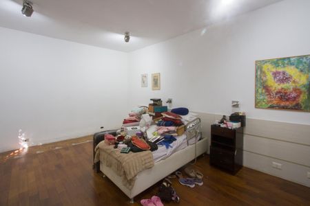 Casa para alugar com 315m², 5 quartos e 4 vagas Casa para alugar com 315m², 5 quartos e 4 vagasSuíte