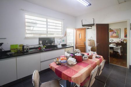 Casa para alugar com 315m², 5 quartos e 4 vagas Casa para alugar com 315m², 5 quartos e 4 vagasCozinha