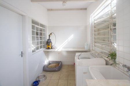 Casa para alugar com 315m², 5 quartos e 4 vagas Casa para alugar com 315m², 5 quartos e 4 vagasÁrea de Serviço