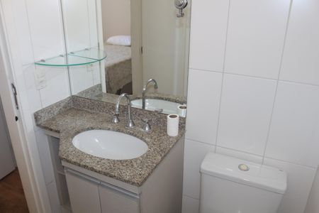 Apartamento à venda com 84m², 2 quartos e 2 vagasBanheiro da Suíte 1