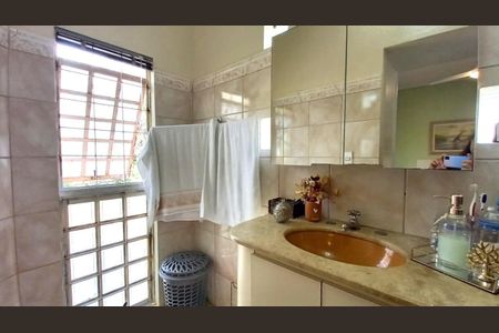 Casa à venda com 154m², 3 quartos e 2 vagas