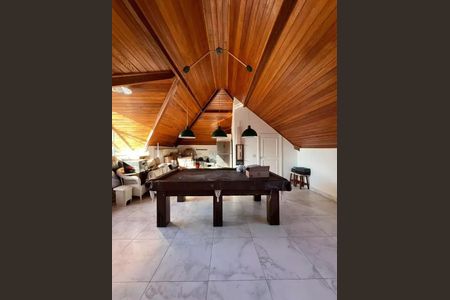 Casa à venda com 253m², 4 quartos e 3 vagas