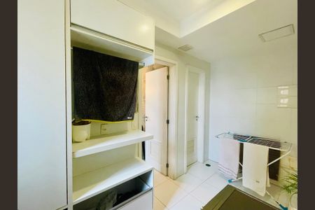 Apartamento à venda com 114m², 3 quartos e 2 vagas Apartamento à venda com 114m², 3 quartos e 2 vagasÁrea de Serviço