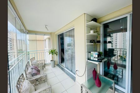 Apartamento à venda com 114m², 3 quartos e 2 vagas Apartamento à venda com 114m², 3 quartos e 2 vagasVaranda