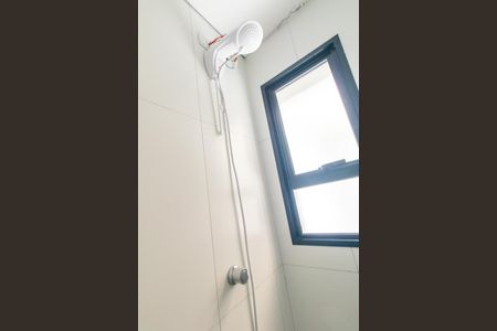 Banheiro Social de kitnet/studio para alugar com 1 quarto, 24m² em Novo Mundo, Curitiba