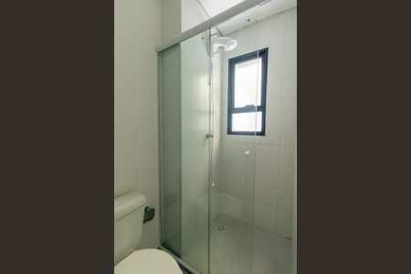 Banheiro Social de kitnet/studio para alugar com 1 quarto, 24m² em Novo Mundo, Curitiba