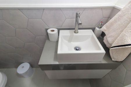 Lavabo de casa de condomínio para alugar com 2 quartos, 65m² em Parada Xv de Novembro, São Paulo