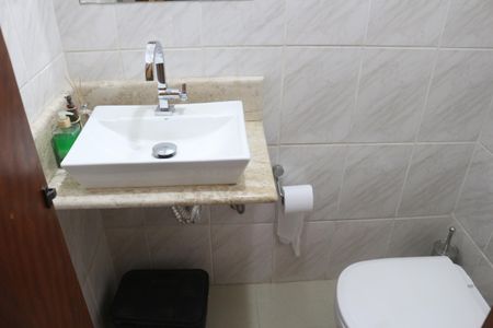 Casa à venda com 158m², 2 quartos e 2 vagasLavabo