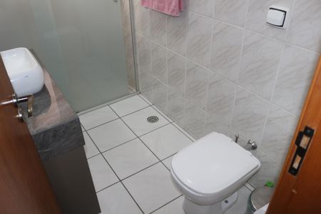 Casa à venda com 158m², 2 quartos e 2 vagasBanheiro 