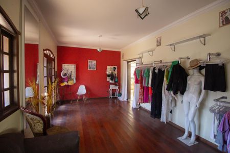 Sala de casa para alugar com 6 quartos, 400m² em Tres Barras, Contagem