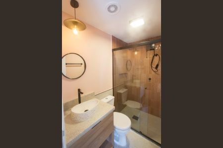 Banheiro de kitnet/studio para alugar com 1 quarto, 25m² em Jardim das Acacias, São Paulo