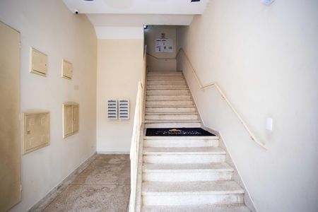 Apartamento à venda com 63m², 2 quartos e 2 vagasEscada