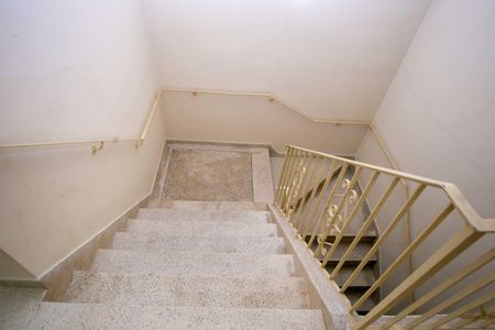 Apartamento à venda com 63m², 2 quartos e 2 vagasEscada