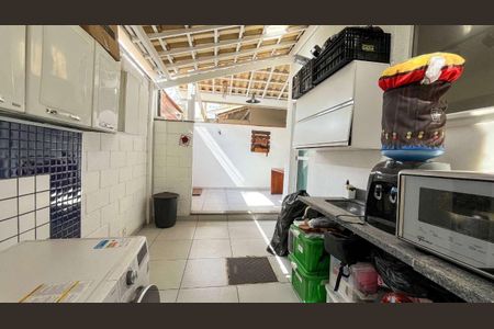 Casa à venda com 99m², 2 quartos e 2 vagas