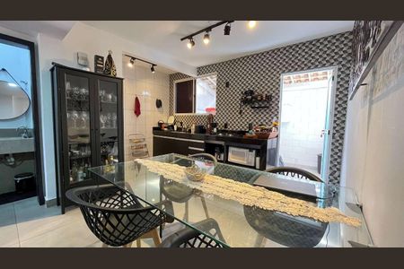 Casa à venda com 99m², 2 quartos e 2 vagas