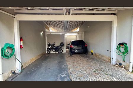 Casa à venda com 99m², 2 quartos e 2 vagas