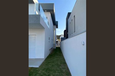 Casa à venda com 220m², 3 quartos e 4 vagas