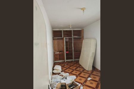 Casa à venda com 3 quartos, 230m² em Jardim Teresa, São Paulo