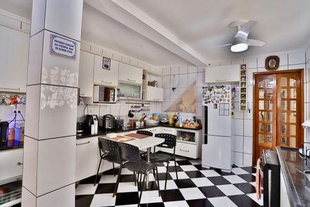 Casa para alugar com 230m², 3 quartos e 2 vagas Casa para alugar com 230m², 3 quartos e 2 vagasCozinha