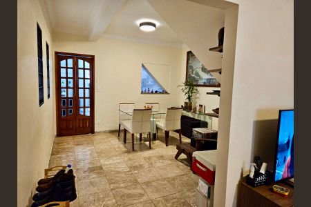 Casa para alugar com 230m², 3 quartos e 2 vagas Casa para alugar com 230m², 3 quartos e 2 vagasSala